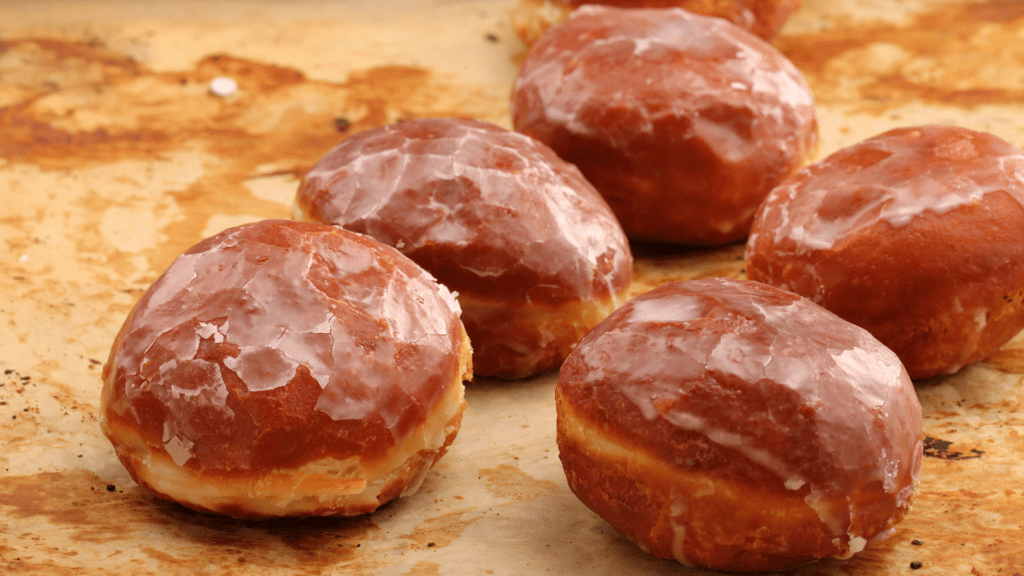 Tłusty czwartek – Gdzie po pączki w Giżycku? Sprawdźcie nasze podpowiedzi!