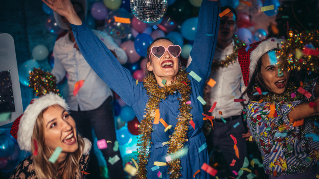 Sylwester 2024/2025 w telewizji – wybierz najlepszą rozrywkę na domowy wieczór