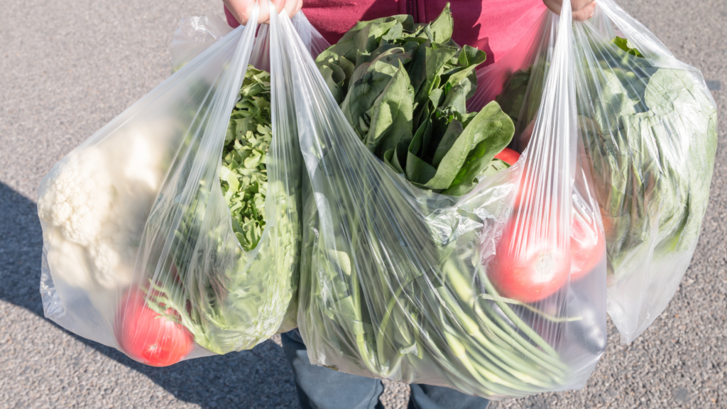 Foliowe reklamówki-zrywki już nie za darmo… od 1 stycznia są płatne. Co warto wiedzieć?