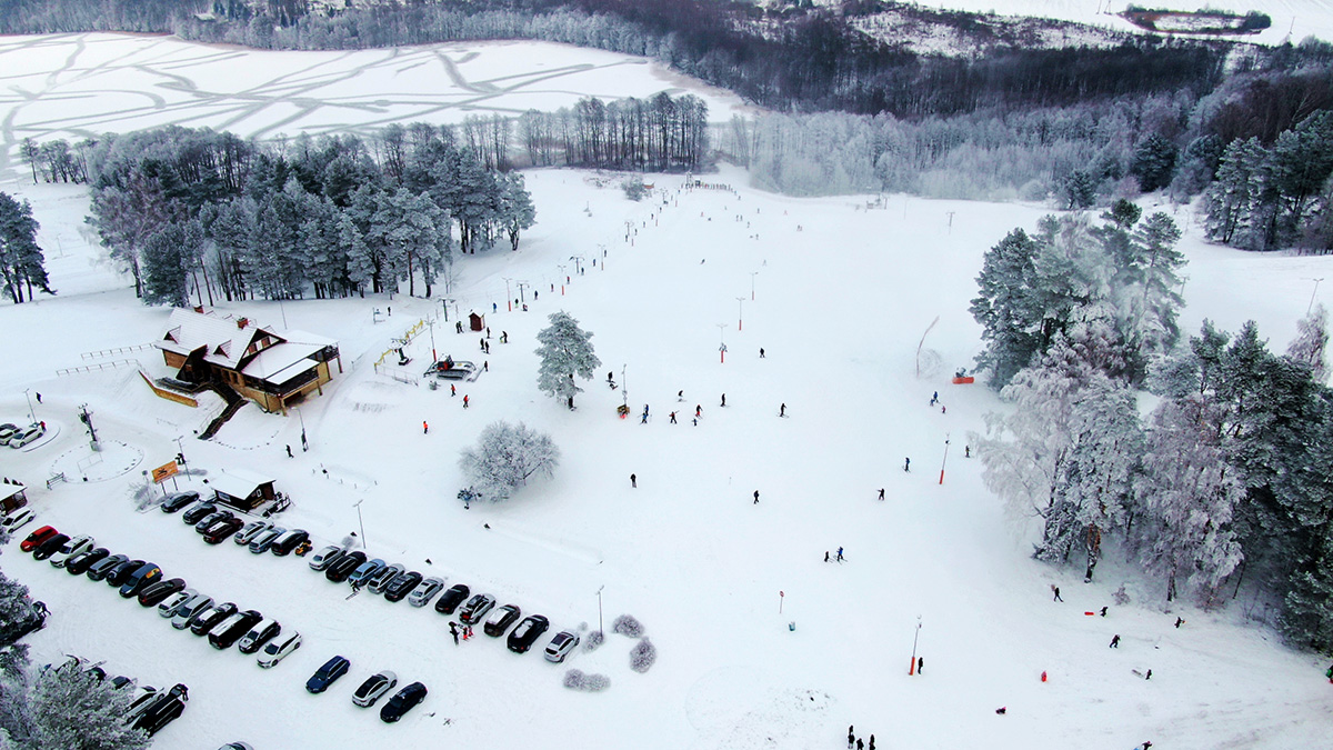 Ferie zimowe w Giżycku i na Mazurach – dlaczego warto spędzić zimę w sercu jezior?