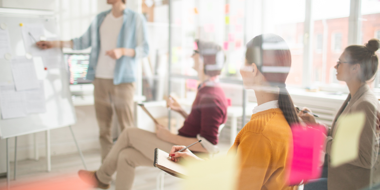 Kursy i szkolenia w Giżycku – jak podnieść kwalifikacje i zwiększyć szanse na pracę?