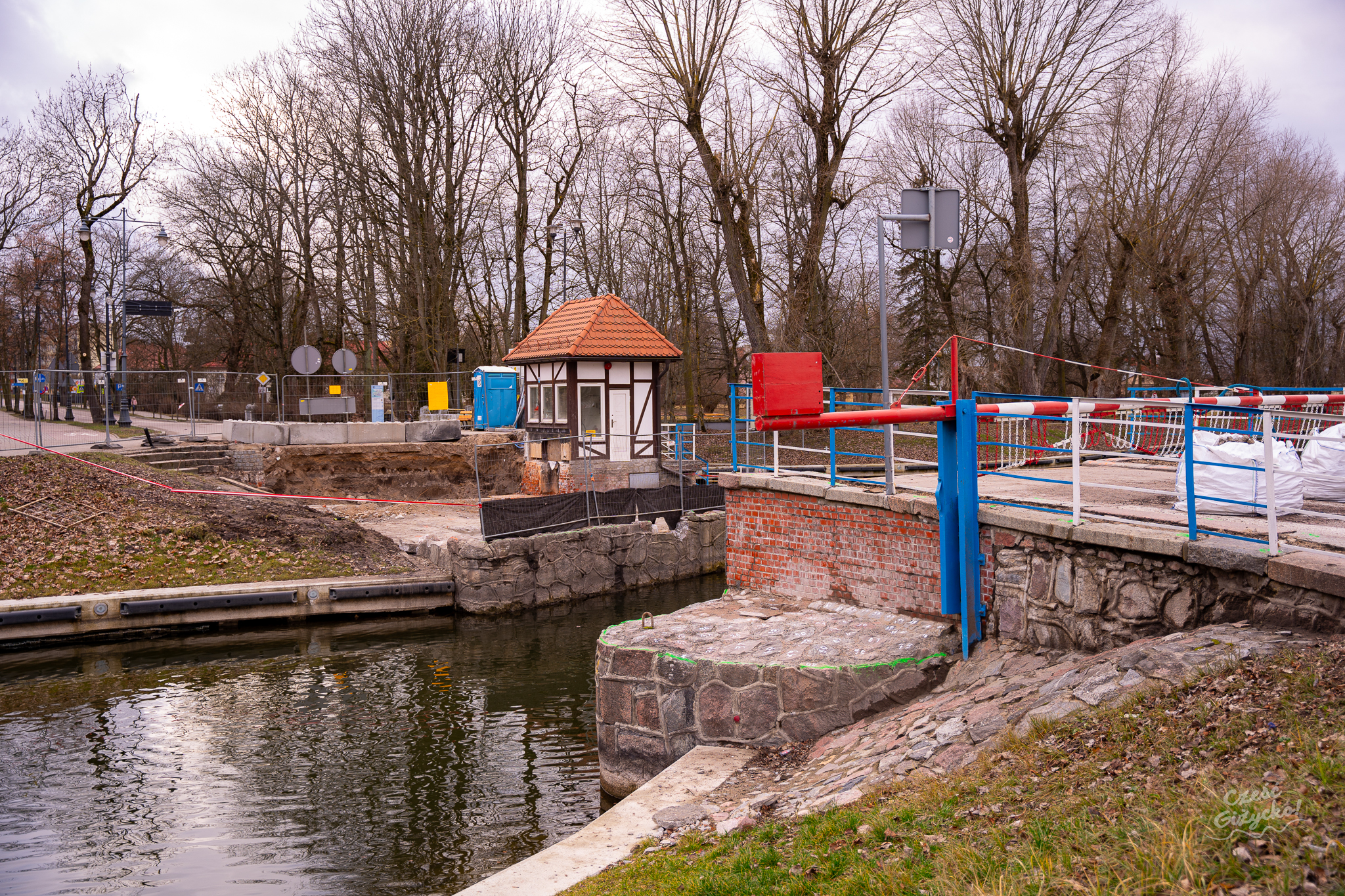 Niepokojące wieści z remontu mostu obrotowego w Giżycku – czy powrót konstrukcji zostanie przesunięty aż na listopad 2025?