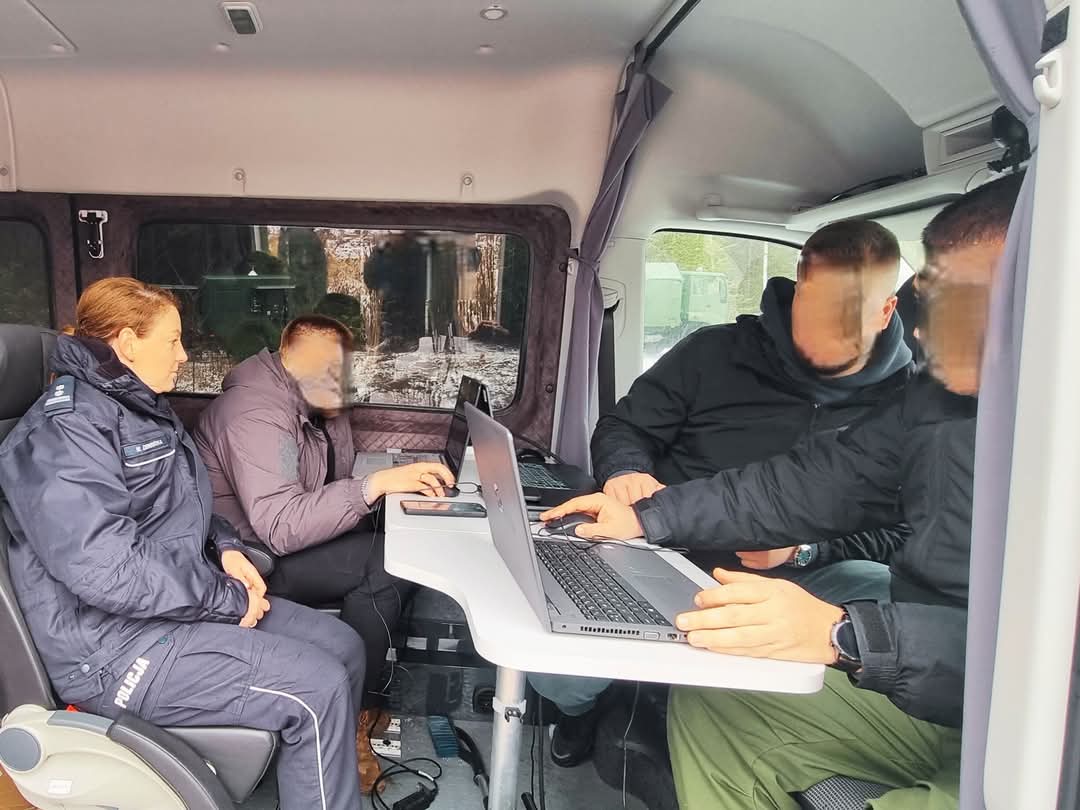 Giżyccy i olsztyńscy funkcjonariusze szkolą żołnierzy w akcjach ratunkowych