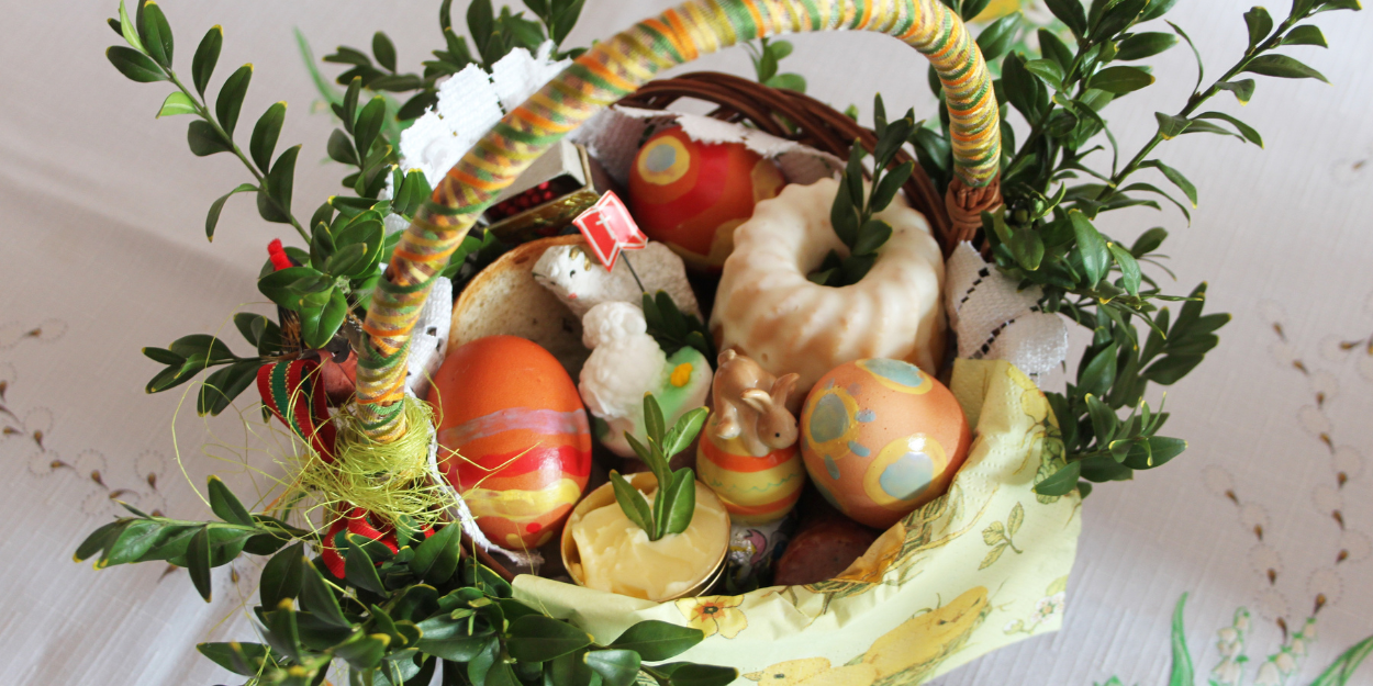 Jak Wielkanoc na Mazurach spędzają żeglarze? Tradycje, które łączą wodę i duchowość