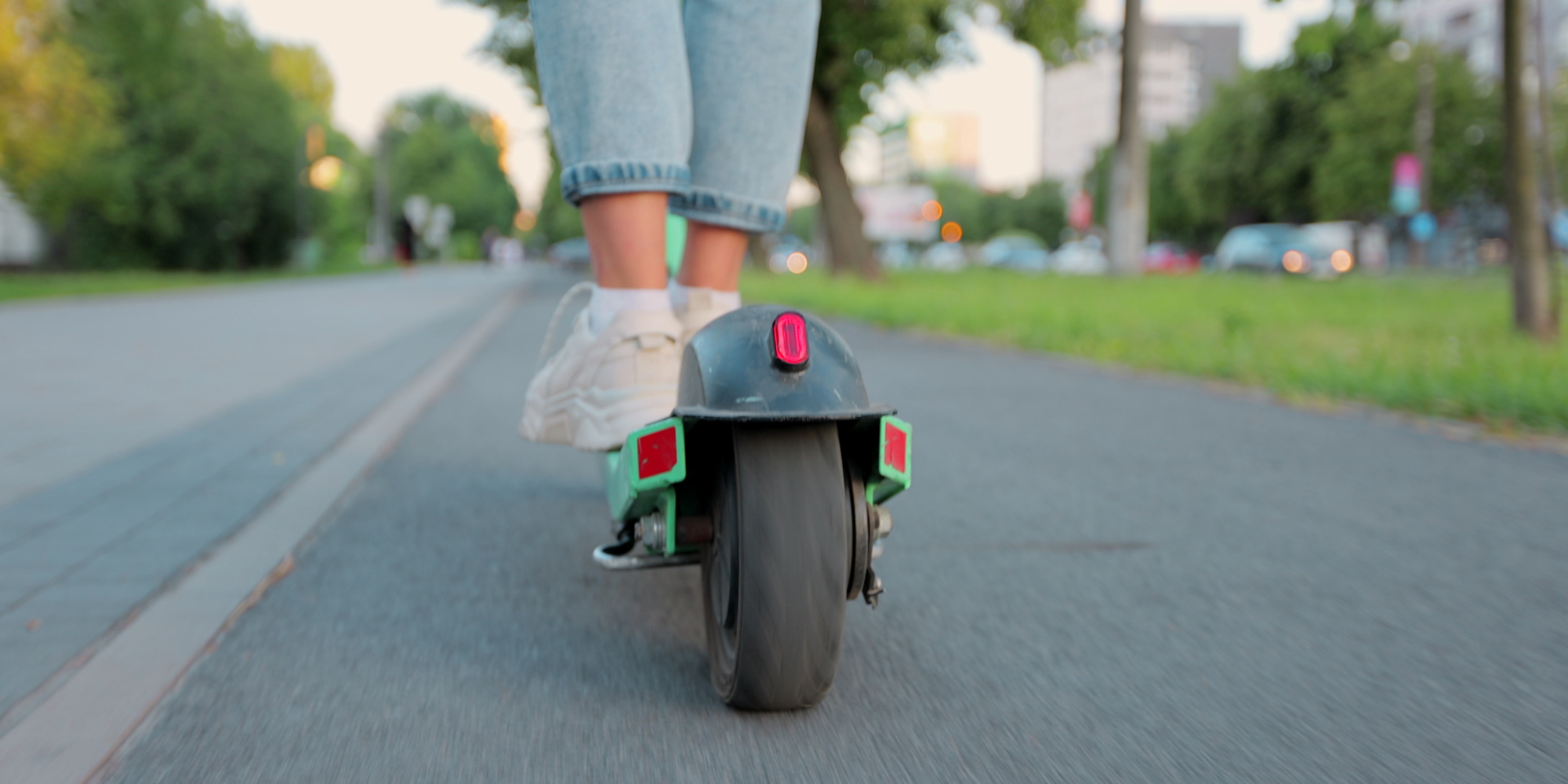 Hulajnogi elektryczne w Giżycku. Czy naprawdę wszyscy wiedzą, jak z nich korzystać?