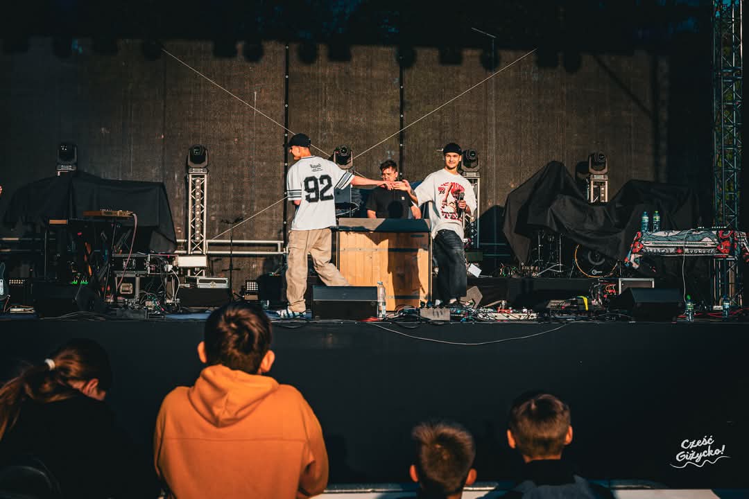 “11-500” – świeży rapowy numer o Giżycku od młodych twórców, klip już wkrótce