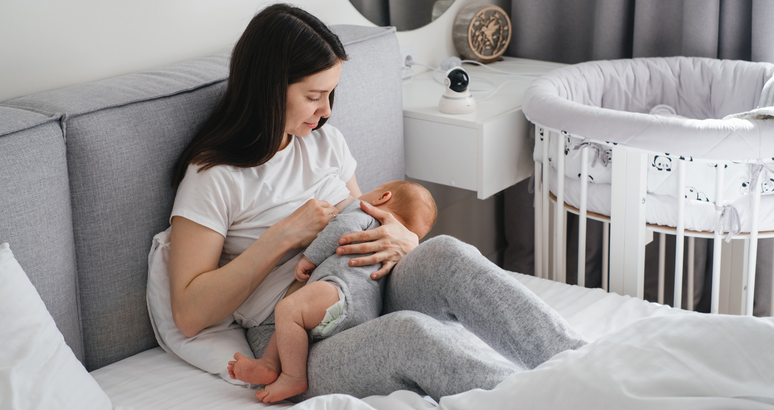 Karmienie piersią w miejscach publicznych – dlaczego wciąż wywołuje tyle emocji?