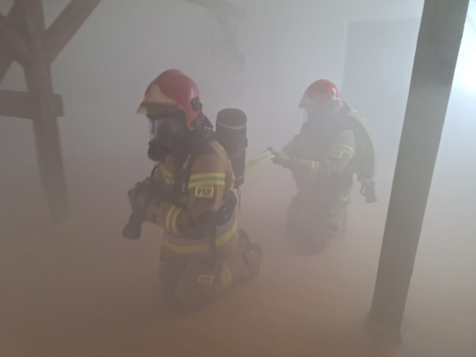 Ćwiczenia straży pożarnej w Starostwie Powiatowym w Giżycku. Sprawdzono gotowość służb do ewakuacji