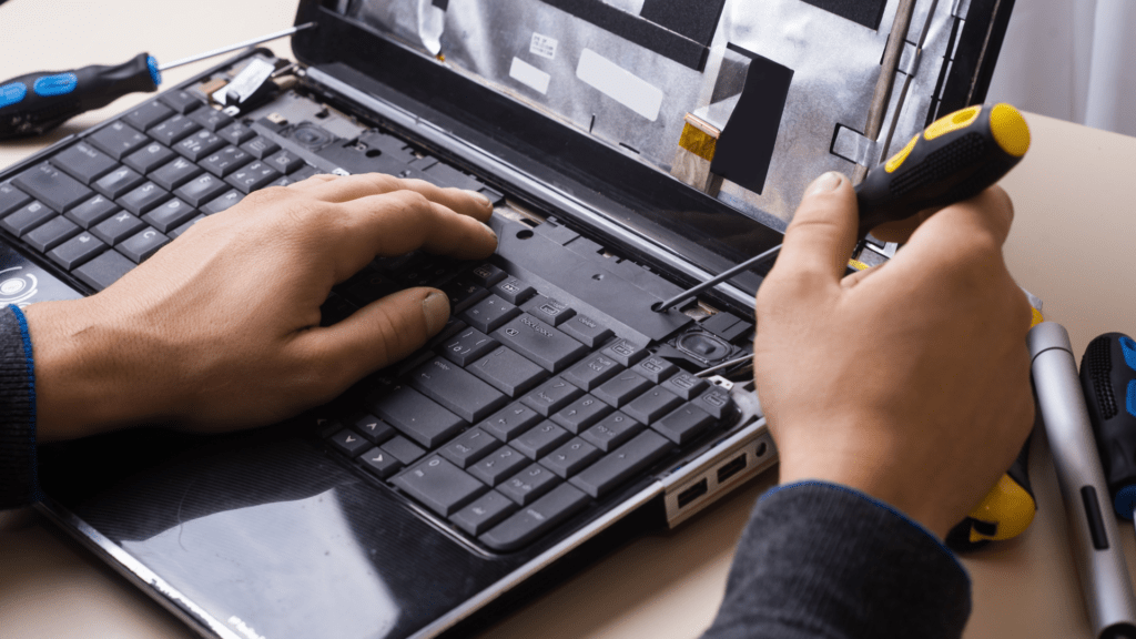 Gdzie naprawić laptopa w Giżycku? Przegląd najlepszych serwisów komputerowych na mazurach