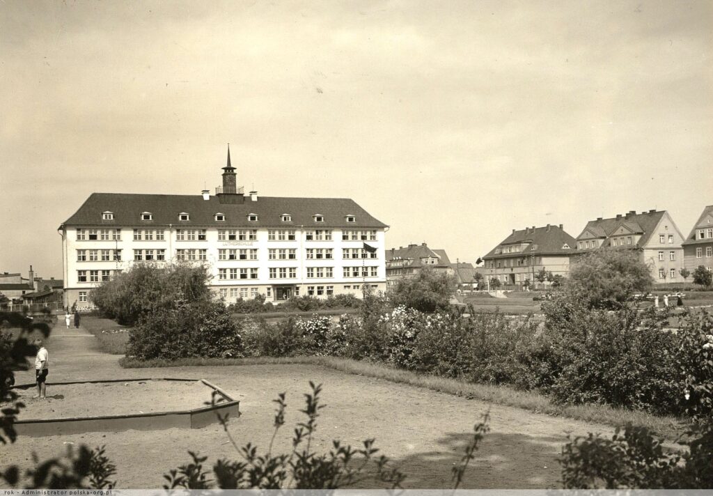 Szkoły, kościoły i życie kulturalne w XIX-wiecznym Giżycku