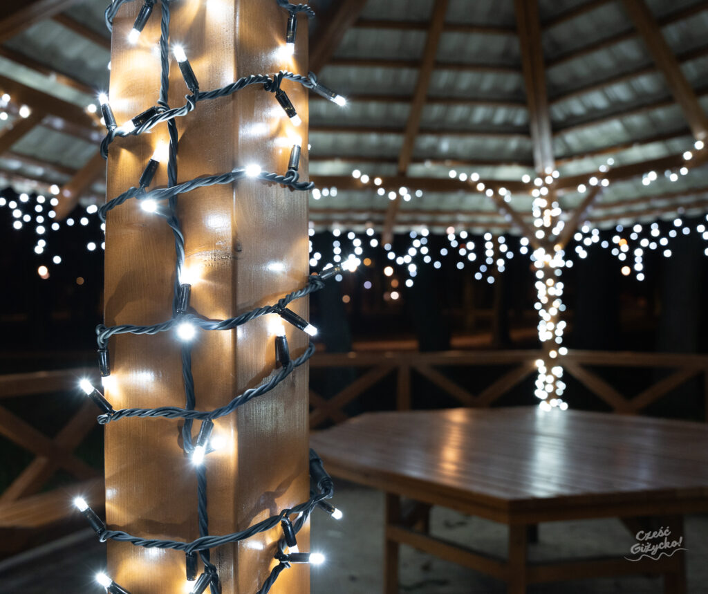 Świąteczne Iluminacje w Giżycku 2024 cz. 2 – FOTOGALERIA z Małpiego Gaju