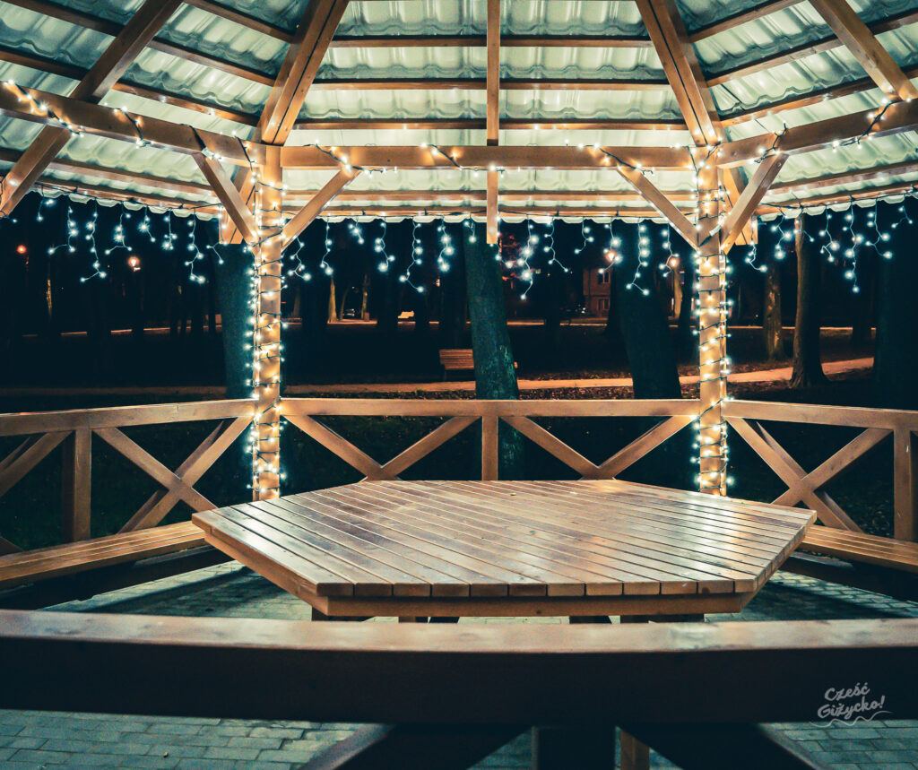 Świąteczne Iluminacje w Giżycku 2024 cz. 2 – FOTOGALERIA z Małpiego Gaju