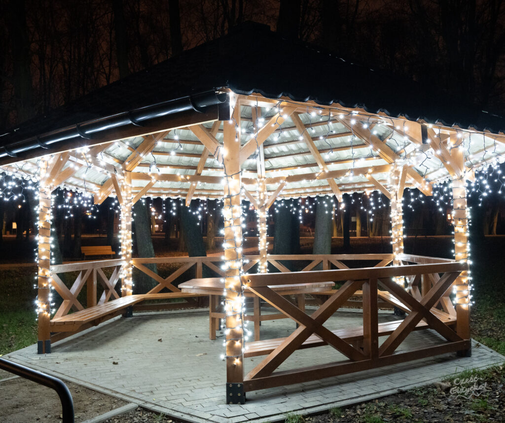 Świąteczne Iluminacje w Giżycku 2024 cz. 2 – FOTOGALERIA z Małpiego Gaju