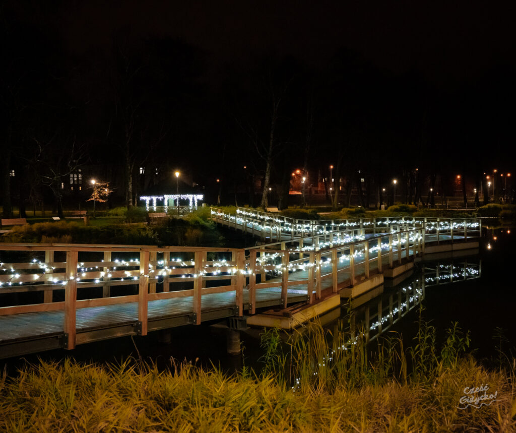 Świąteczne Iluminacje w Giżycku 2024 cz. 2 – FOTOGALERIA z Małpiego Gaju