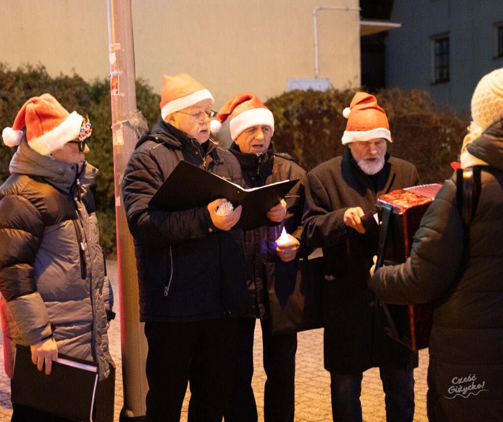 Mikołajki 2024 w Giżycku – Fotorelacja ze spotkania z Mikołajem i Śnieżynką