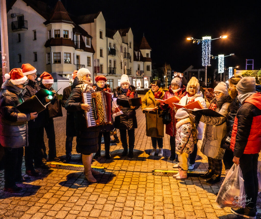 Mikołajki 2024 w Giżycku – Fotorelacja ze spotkania z Mikołajem i Śnieżynką
