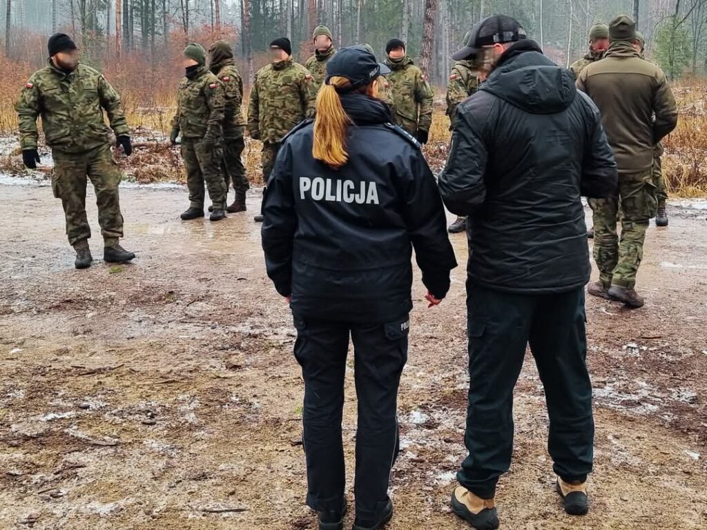 Giżyccy i olsztyńscy funkcjonariusze szkolą żołnierzy w akcjach ratunkowych
