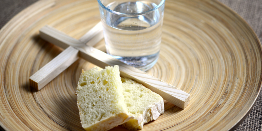 Czy post i wielkopostne wyrzeczenia mają dziś jeszcze sens? Pytanie, które warto sobie zadać