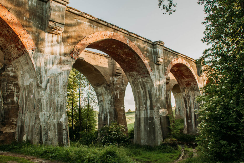 Mosty kolejowe Botkuny