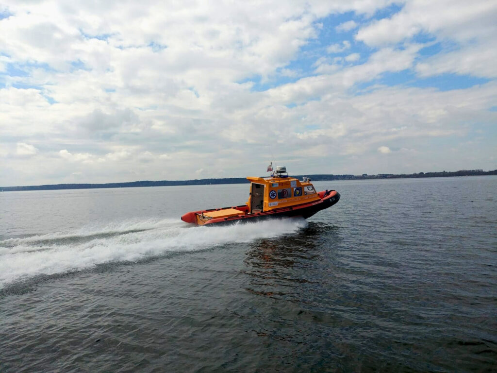 Informacja prasowa - Szpital Powiatowy im. Jana Pawła II w Bartoszycach dba o bezpieczeństwo mieszkańców i turystów na szlaku Wielkich Jezior Mazurskich