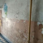 Klatka schodowa jak z horroru – mieszkańcy proszą o pomoc