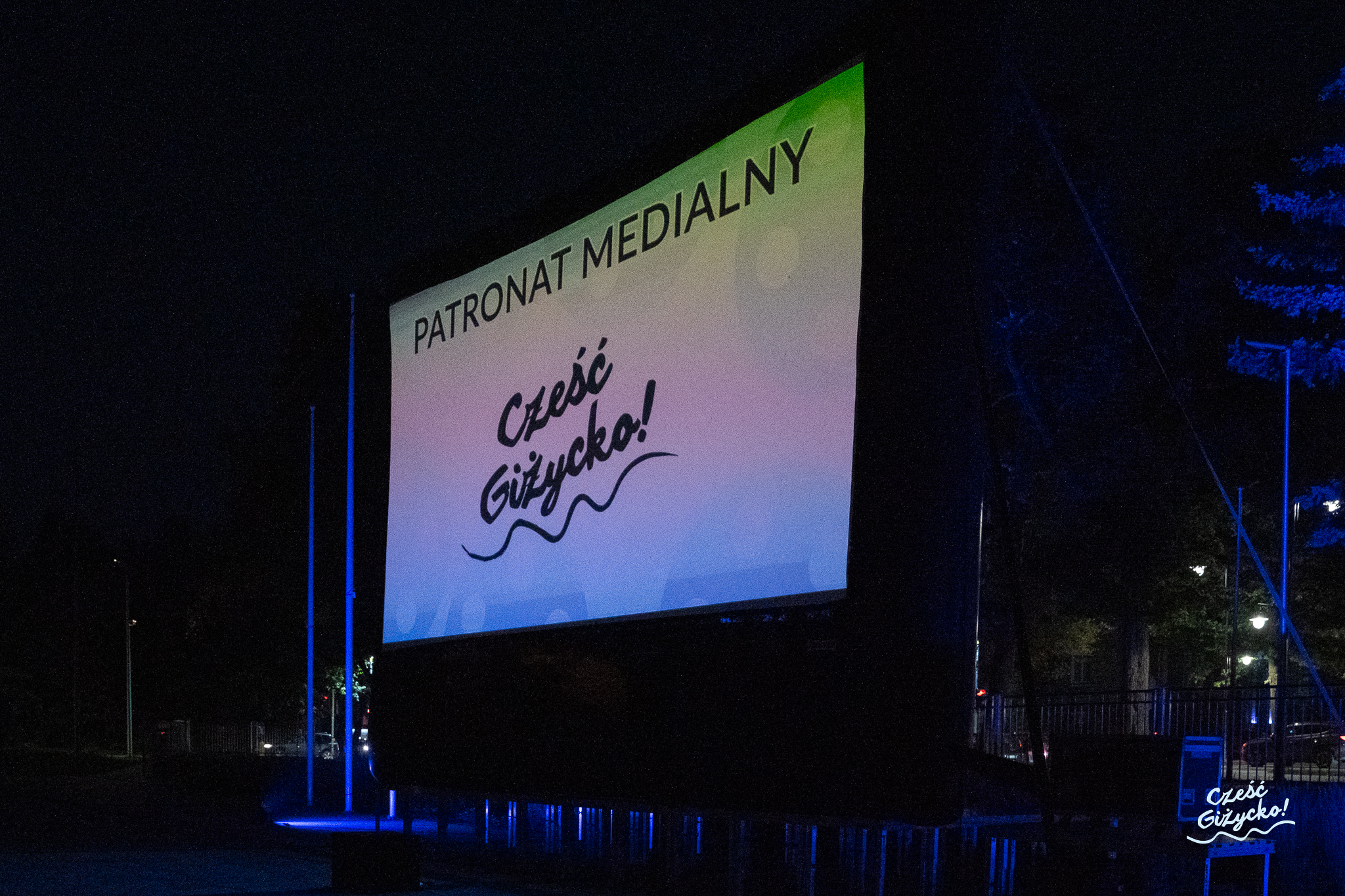 Kino samochodowe w Giżycku – wrześniowe seanse na Placu Piłsudskiego