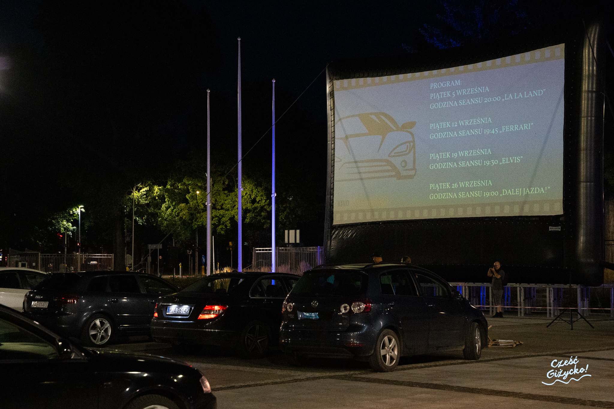 Kino samochodowe w Giżycku – wrześniowe seanse na Placu Piłsudskiego