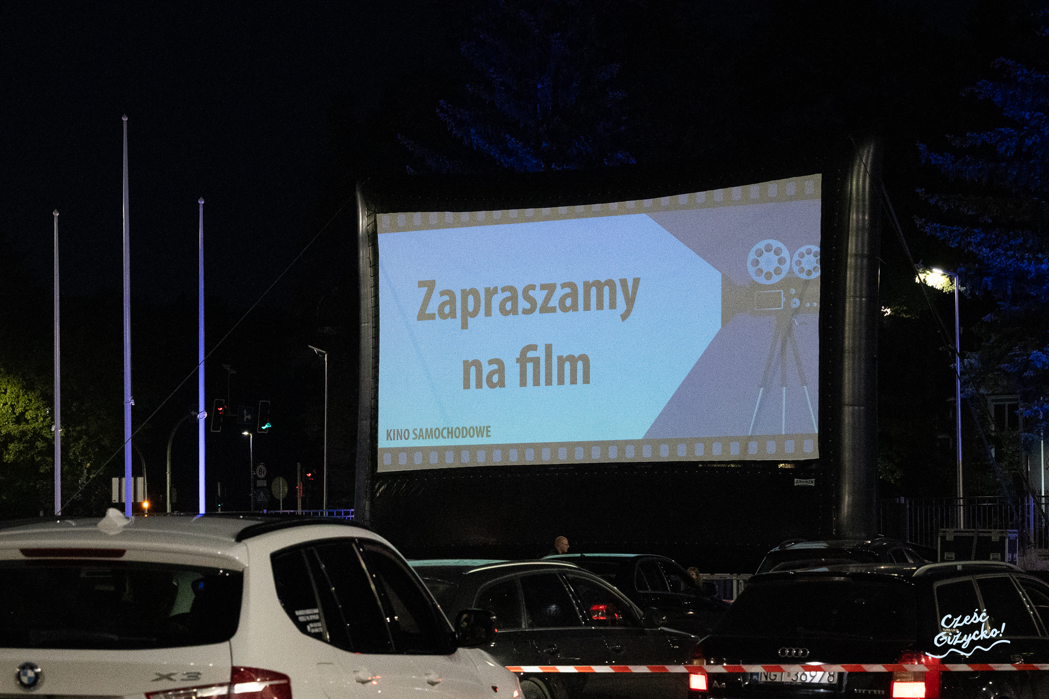 Kino samochodowe w Giżycku – wrześniowe seanse na Placu Piłsudskiego