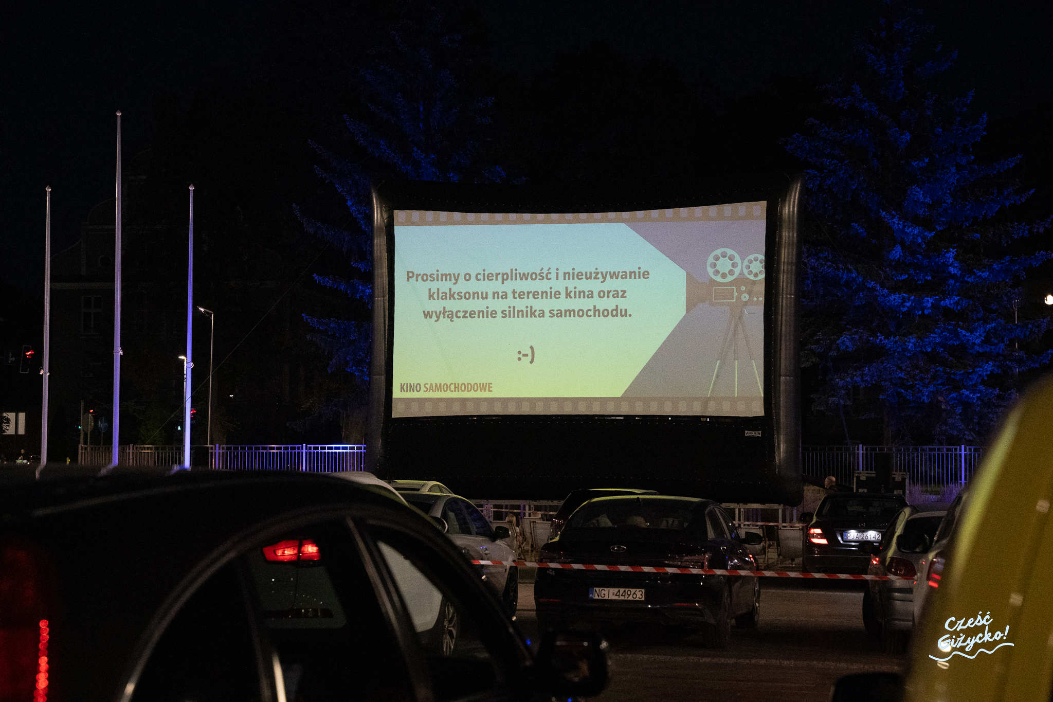 Kino samochodowe w Giżycku – wrześniowe seanse na Placu Piłsudskiego