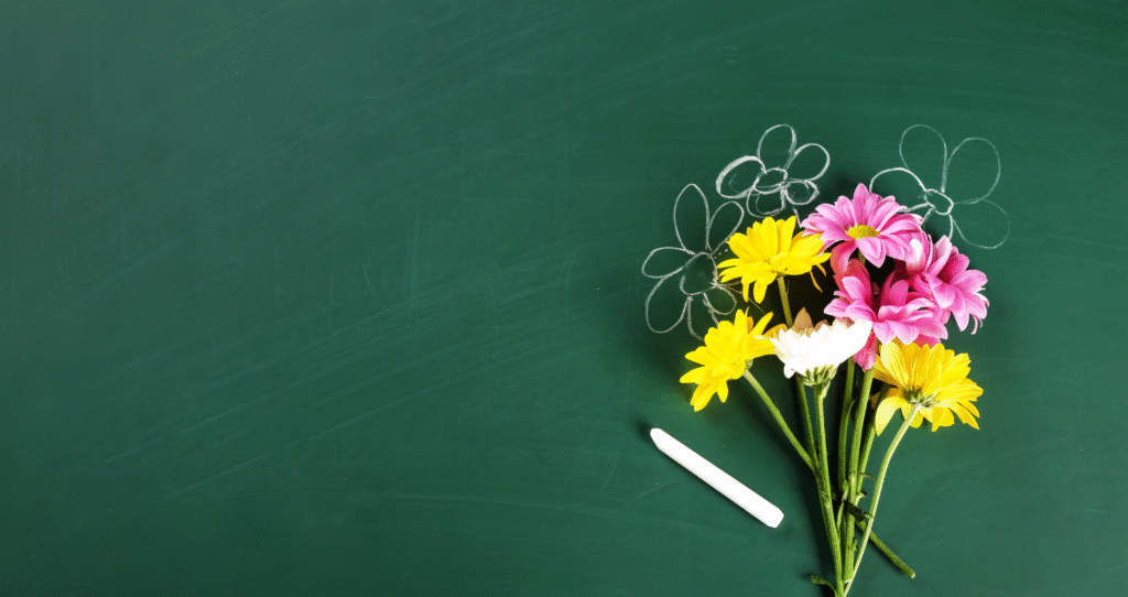 Dzień Nauczyciela 2025 — jak podziękować nauczycielom z sercem i z wyczuciem?