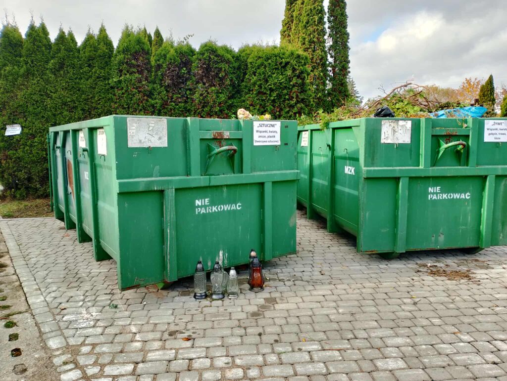 Znicze do ponownego użytku – porządek i mniej odpadów?