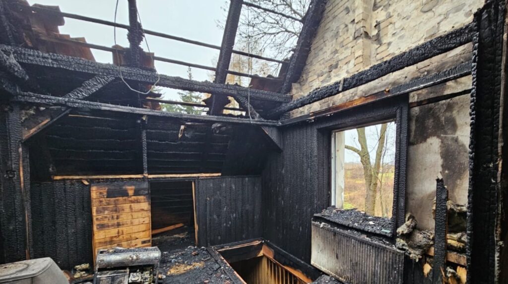 Pożar domu w Kamionkach – trwa zbiórka na pomoc po tragedii w gminie Giżycko